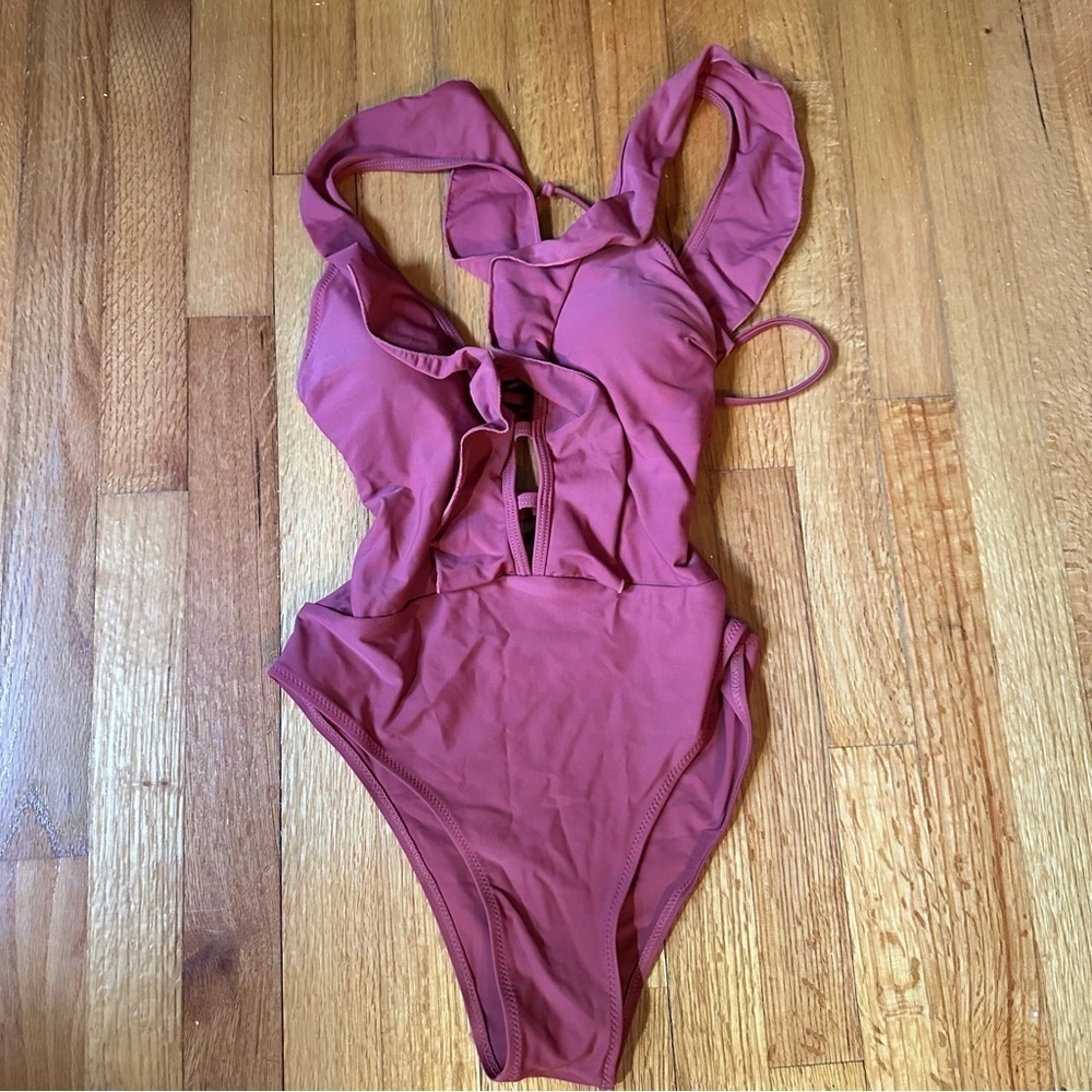 ZAFUL / Swimwear / One-Pieces / ZAFUL Plunging Backless Ruffle Size S (T)